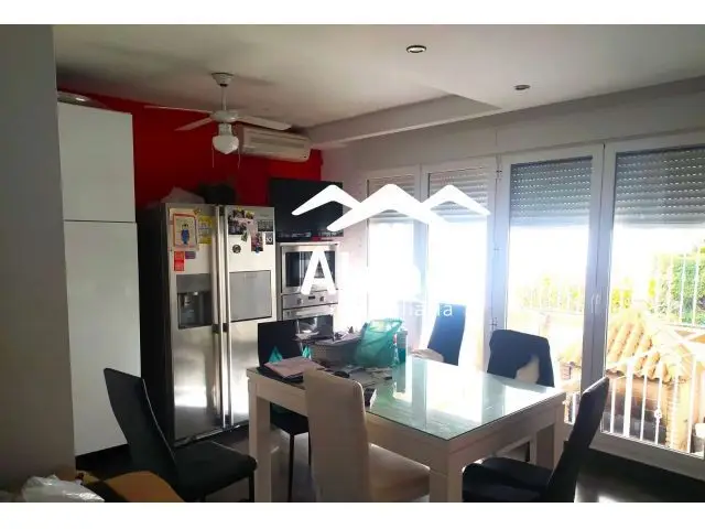 Adosado en Venta 4 Plantas 280m2 Garaje 4 Coches Piscina