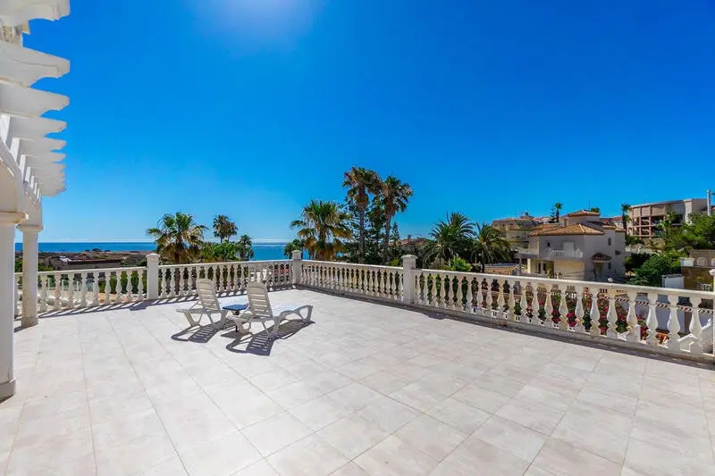 Villa de Lujo en Playa Flamenca 4 Dormitorios Piscina Privada