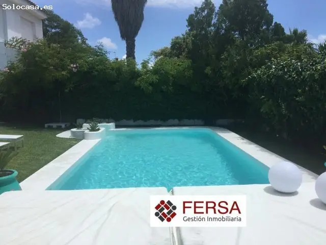 Chalet con Piscina en Urbanizacion El Aguila El Puerto de Santa Maria