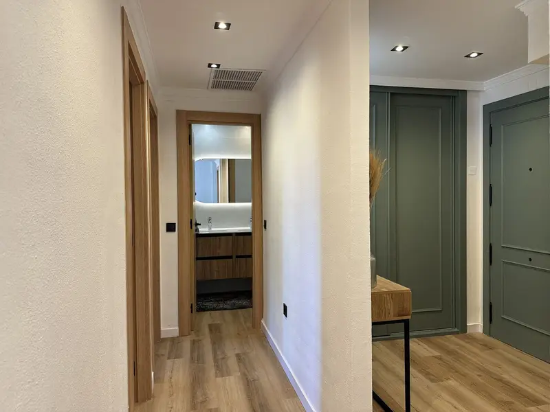 Piso de 3 Dormitorios alquiler Milla de Oro, España
