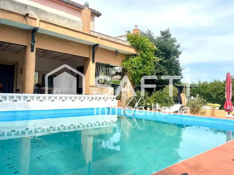 Chalet Independiente en Alzira con Piscina y Jardin