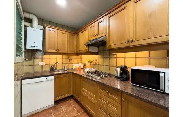 Alquiler Habitaciones Amuebladas con Balcón en Hospitalet