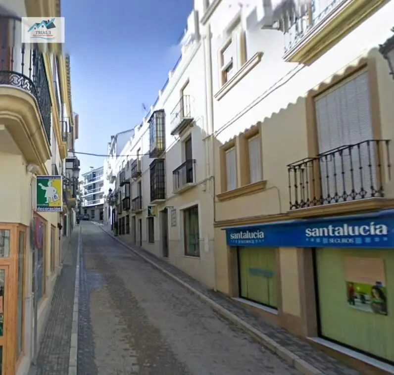 Venta Casa y Comercio en Baena 447m2