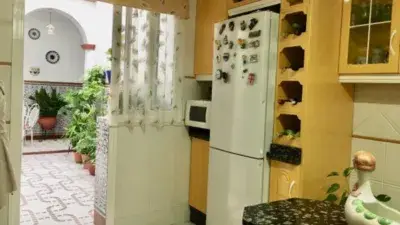 Casa en Venta Baena: Amplia y Familiar