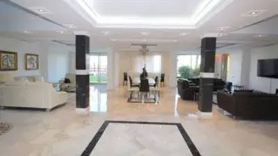 Atico Duplex en Puerto Banus Frente al Mar