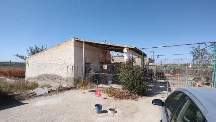 Cortijo de 8 Dormitorios en Venta - Gran Propiedad para Reformar