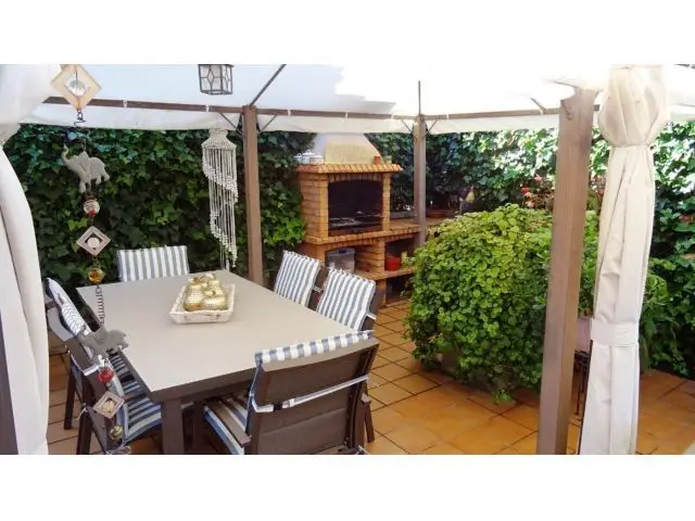 Casa Campllong 4 Dormitorios Jardin Garaje