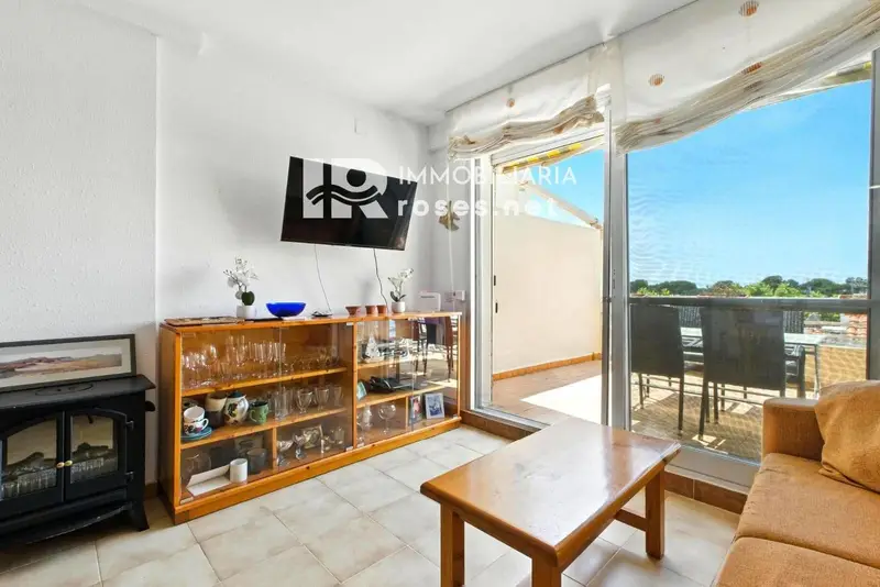 Apartamento en Empuriabrava con Vistas al Mar y a los Aiguamolls