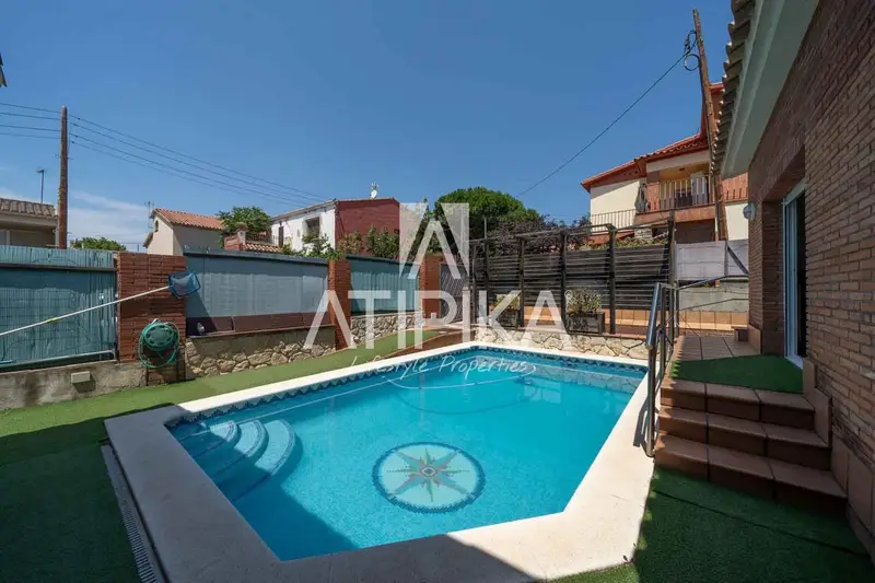 Casa en Venta en Premià de Mar con Piscina y Garaje