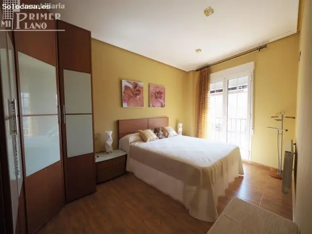 Vivienda Totalmente Amueblada Junto A Calle Oriente, De 3 Dorm, Garaje, Patio Y Con Ascensor.