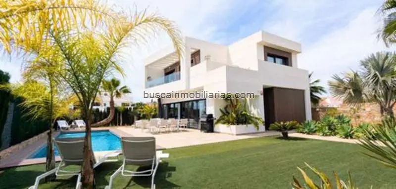 Villa de Lujo en Venta Quesada 3 Dormitorios Piscina Privada
