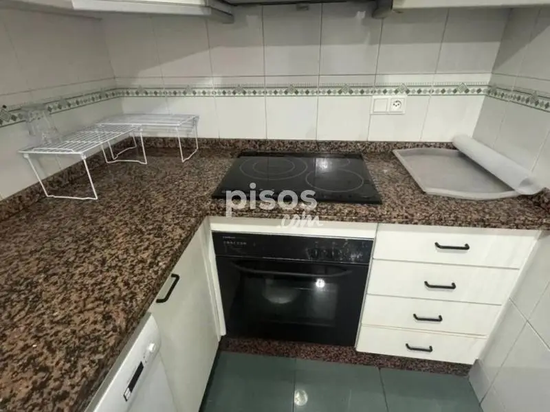Habitación en Piso Compartido para Chicas Jóvenes en Campoamor