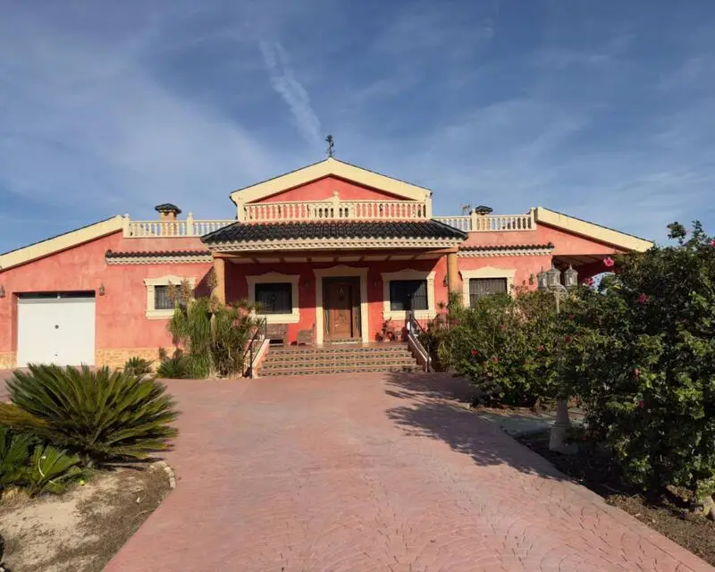 Villa de 4 Dormitorios en Orihuela