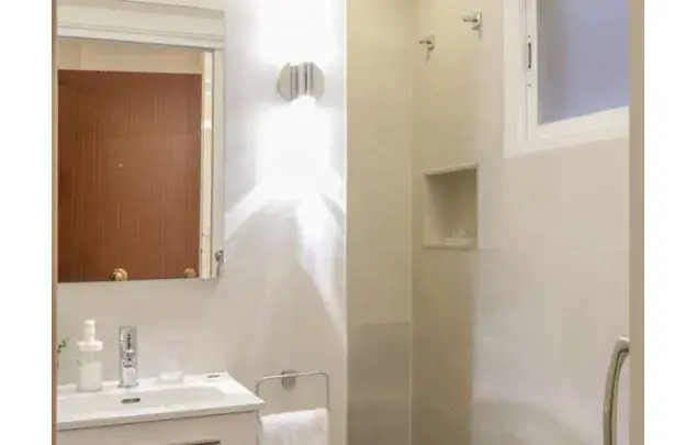 Estudio 29m² Madrid Centro Elegante Moderno Aire Acondicionado