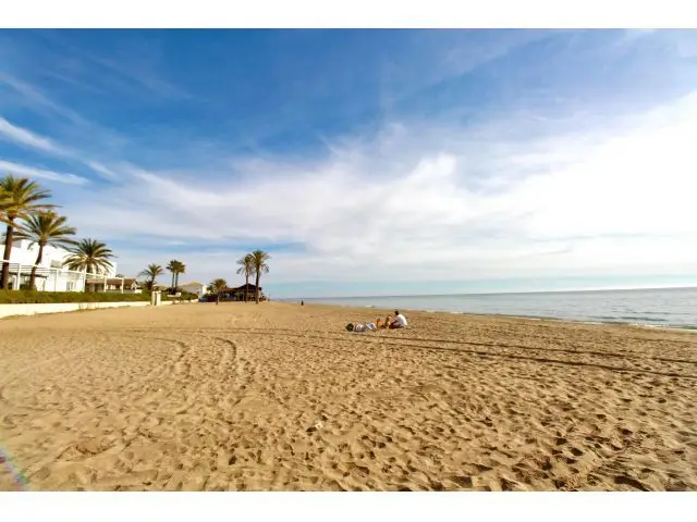 Apartamento en Alquiler con Opcion a Compra Playa Las Dunas Marbella