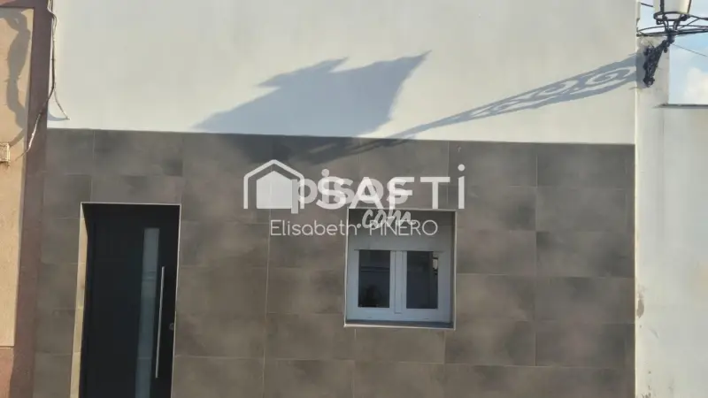 Casa en Venta Puebla de la Calzada: 2 Dormitorios, Patio, Reformada