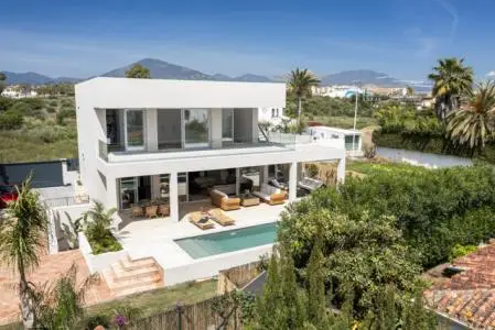 Villa Moderna en San Pedro Alcántara Cerca de la Playa