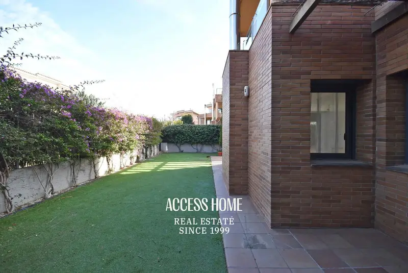 Chalet en Alella 420m2 con Jardin Piscina Garaje y Terrazas