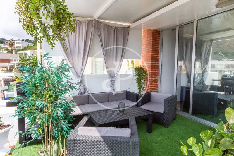Chalet en Chiva con Piscina y Placas Solares - Ideal Familias