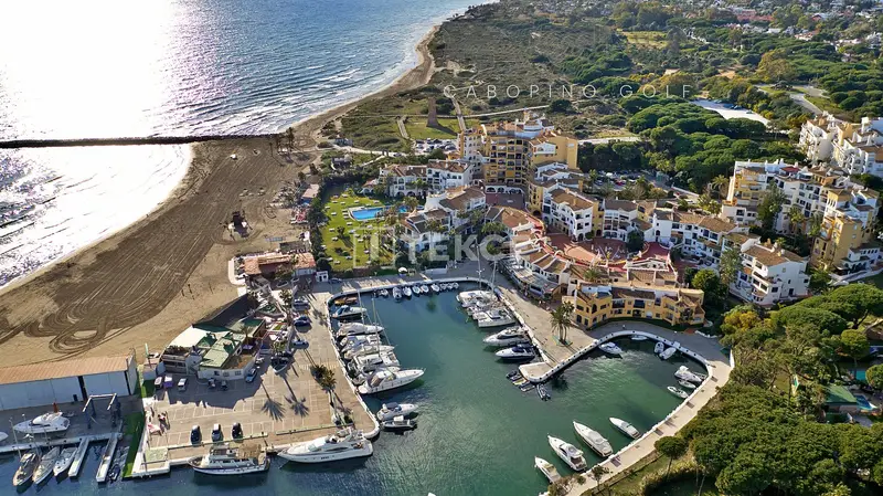 Pisos de Lujo en Marbella con Vistas al Mar y Campo de Golf