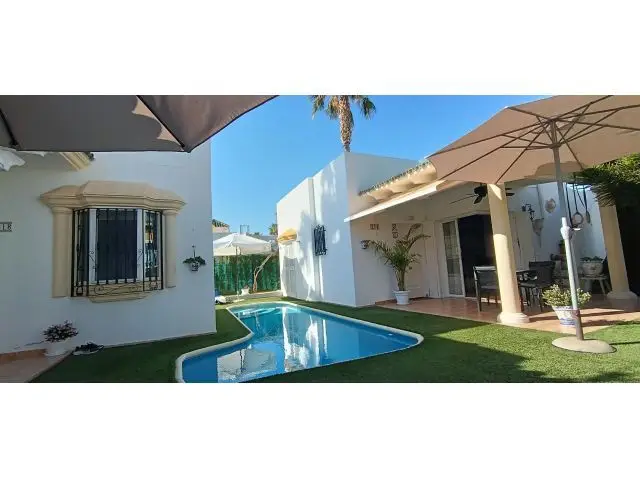 Bungalow en Alquiler San Juan de los Terreros Familia Piscina Privada
