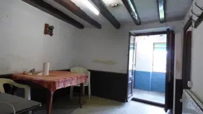 Casa en Beranuy con Almacén y Terreno Rustico
