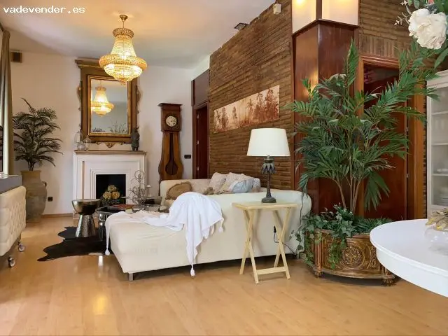 Casa de Diseño con Piscina en Granada