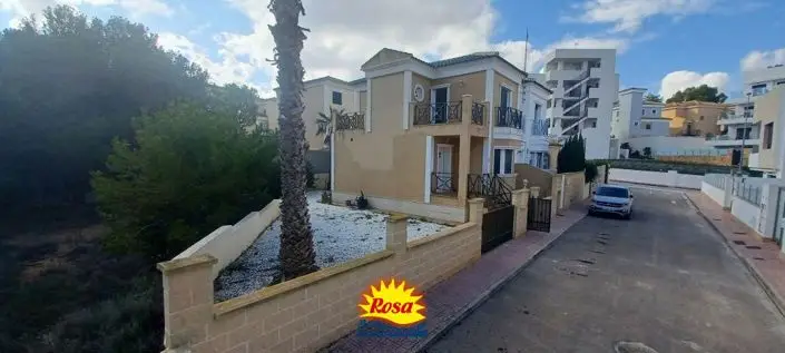 Chalet 3 Dormitorios en Orihuela Costa