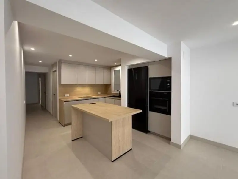 Piso Reformado en Almería Centro 139m2 3 Dorm 2 Baños