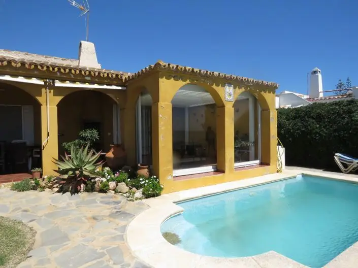 Villa 3 Dormitorios en Marbesa Primera Linea de Playa