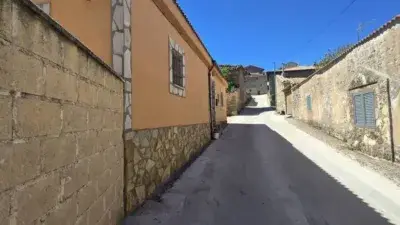 Chalet en venta en Alcuneza cerca de Sigüenza