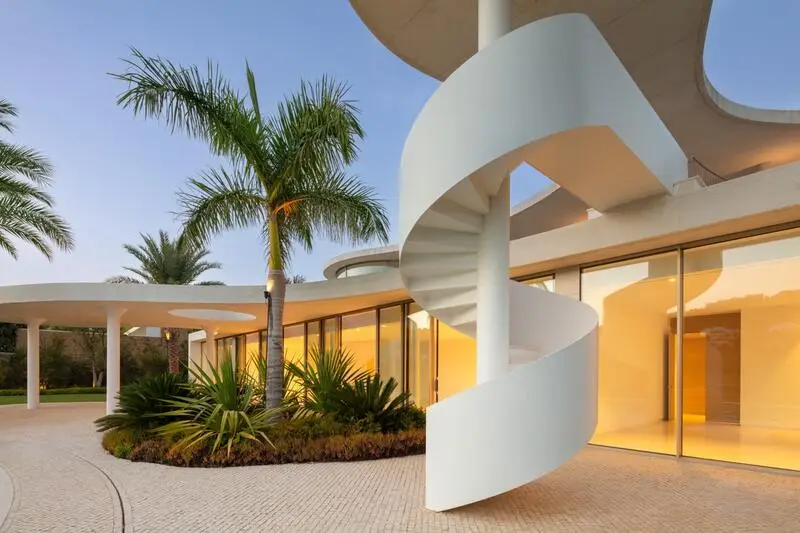 Villa Futurista en Venta Finca Cortesin