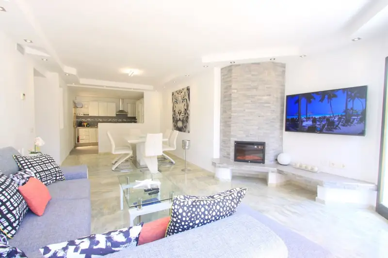 Apartamento en Elviria Marbella Primera Linea de Playa Reformado