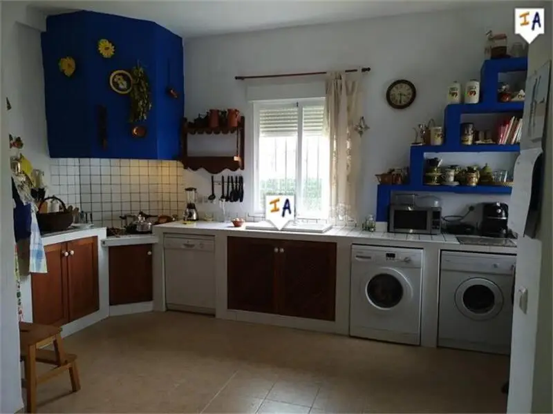 Chalet con Piscina y Jacuzzi cerca de Cabra