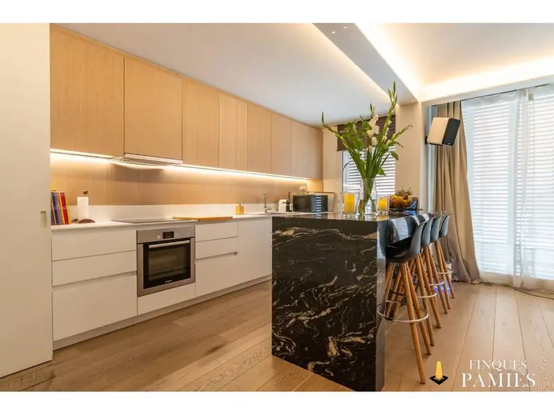 Apartamento Moderno El Gòtic 2 Dormitorios 2 Baños Patio 30m2