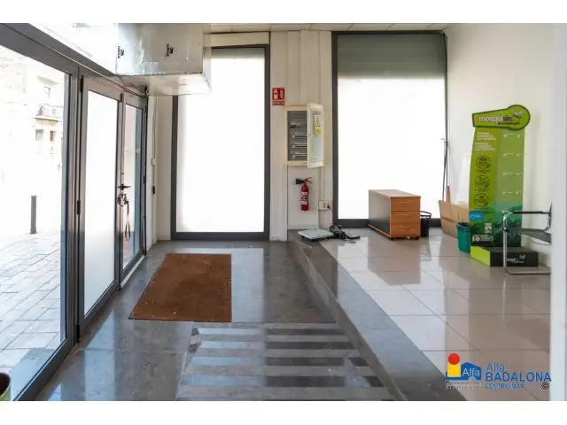 Local Comercial 340m² en Badalona Alquiler con Opcion a Compra
