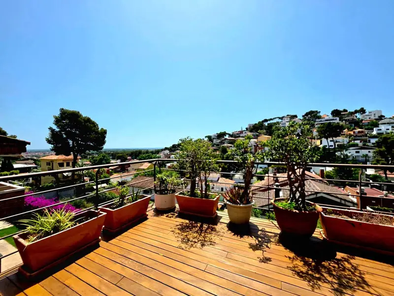 Chalet en Venta en Castelldefels Montemar Lujo y Vistas al Mar