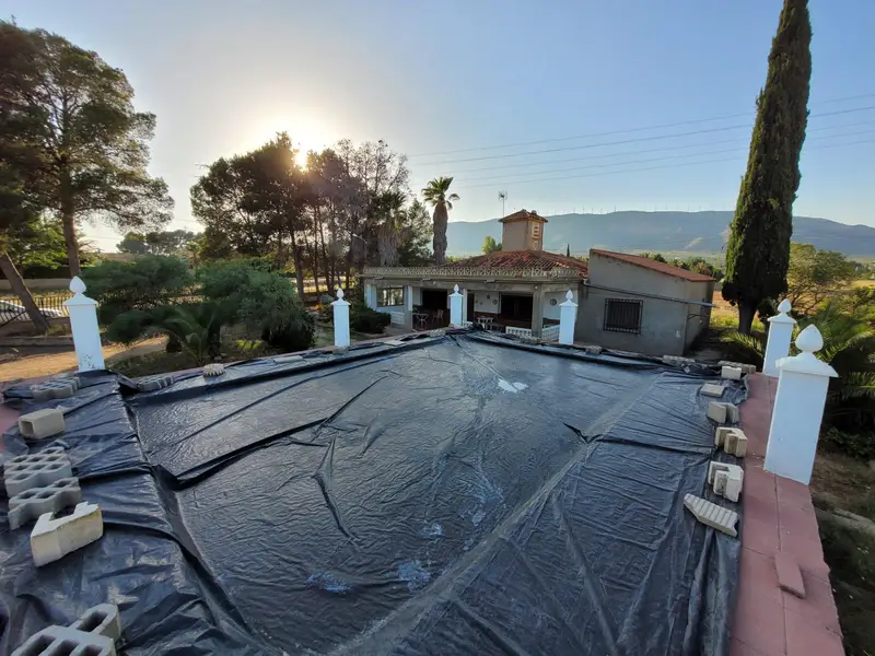 Casa Rustica en Venta Cerca de Caudete con Piscina y Garaje