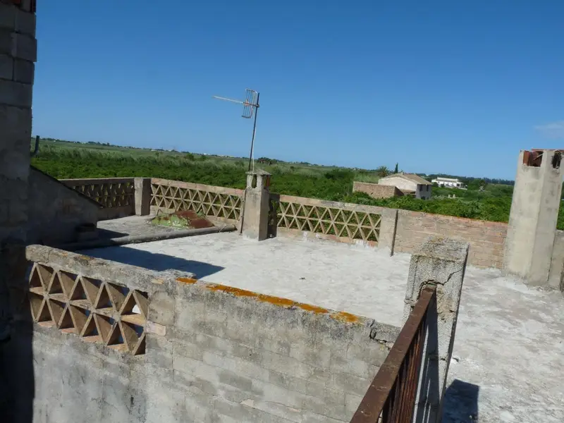 Casa de Campo en Pego con Terraza y 25000m2 de Terreno
