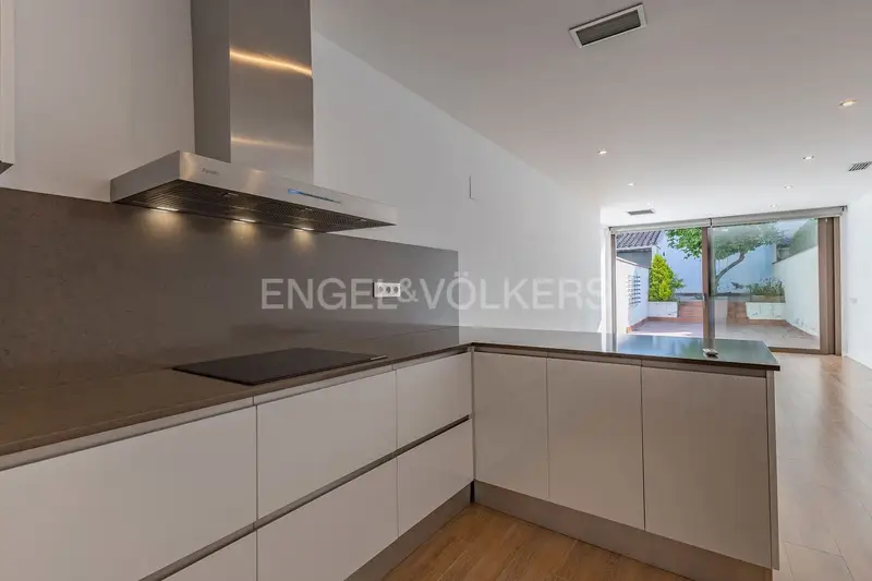 Casa en venta en Sabadell centro con 4 habitaciones y garaje