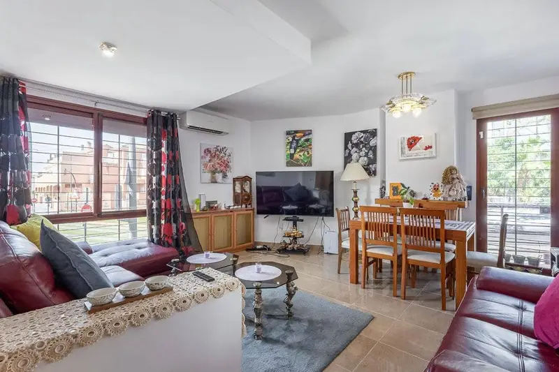 Pareado en Venta en Armilla Gran  5 Dorm 4 Baños