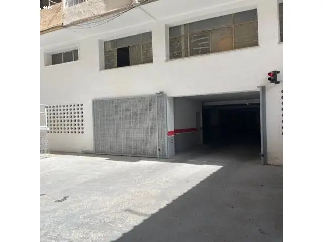 Amplias Plazas de Aparcamiento en Pajaritos