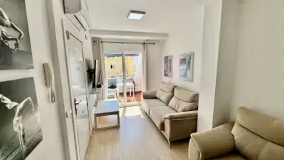 Ático en Fuengirola con Solarium Privado y Vistas al Mar
