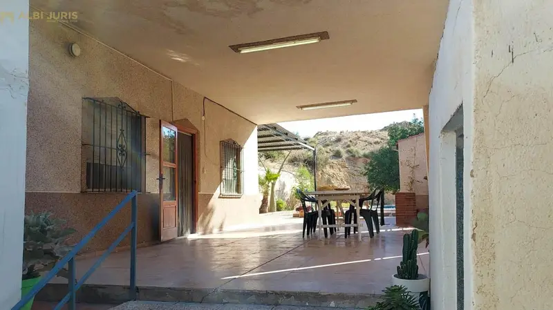 Venta Villa con chimenea en Campo Crevillent