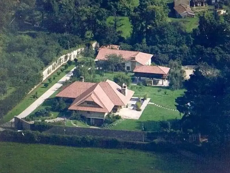 Chalet de Lujo en Gijon con Piscina y Caballerizas
