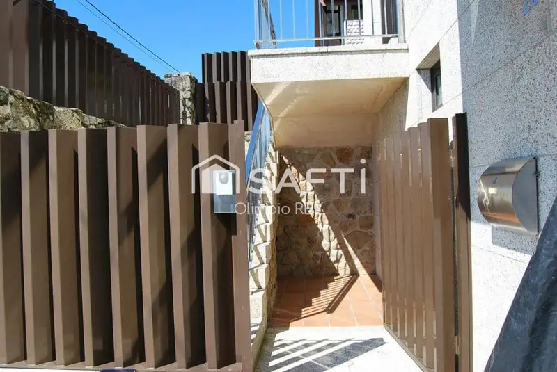 Chalet en venta en Cambados con 5 dormitorios, garaje y domótica