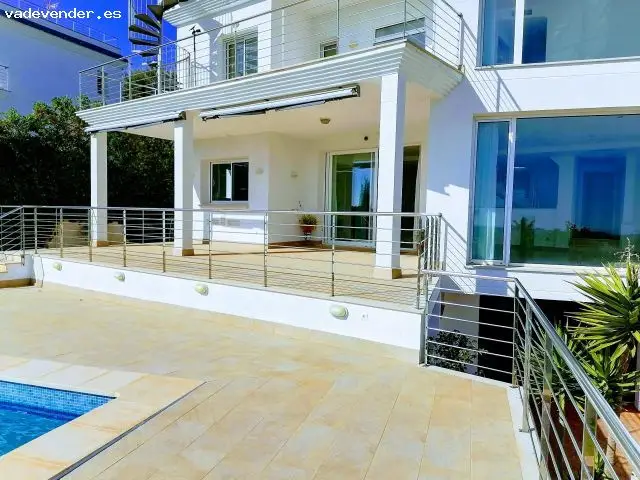 Villa de Lujo en Venta: 850m2, 4 Dormitorios, Gimnasio y Sauna
