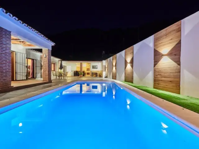 Casa-Villa de 3 Dormitorios alquiler Casabermeja, España