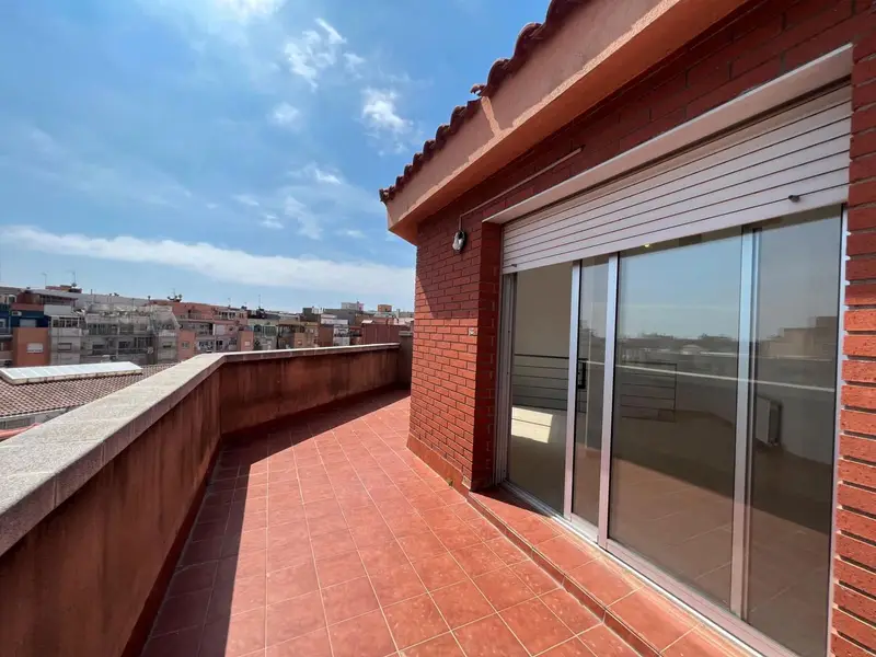 Dúplex en Venta Castelldefels 4 Dormitorios 2 Baños Terraza Piscina