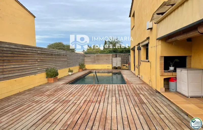 Chalet en venta La Bisbal Emporda 4 habitaciones piscina jardin